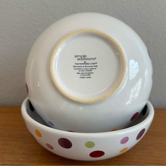 The Pampered Chef - simple addi+ions - Dots - set of 3 small 6” bowls - Picture 5 of 9
